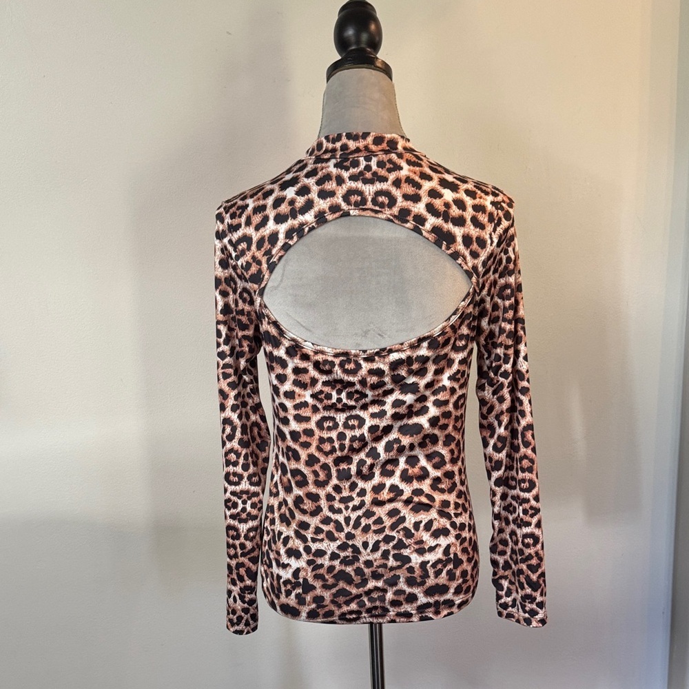 Leopard Print Long Sleeve Women's Top - Picture 3 of 8